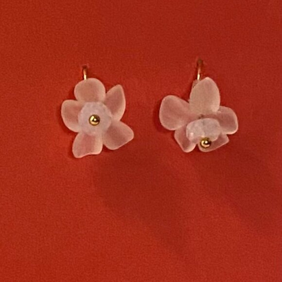 NEW White acrylic flowers with gold ear wire - Picture 3 of 6